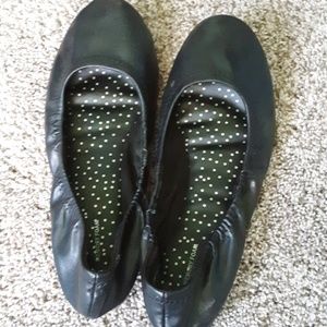 SALE!! Very few times worn black flats